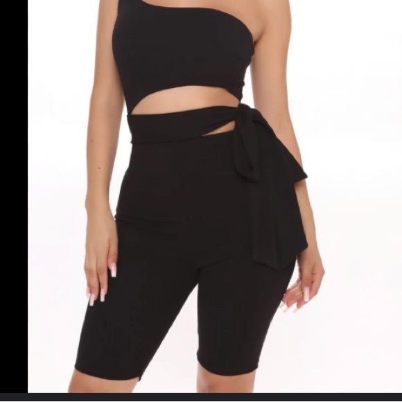 Fashion Nova romper 🖤 - Picture 3 of 9